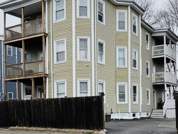 29 Park St, Brockton, MA 02301