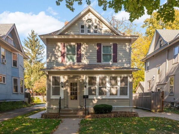 1069 Laurel Avenue, Saint Paul, MN 55104