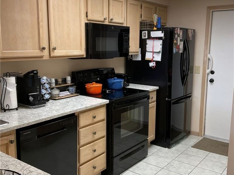 8050 Harbor Creek Drive, Unit 1802, Mentor on the Lake, OH 44060 Photo 4