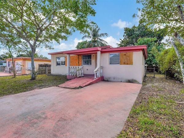1360 NW 117th St , Miami, FL 33167