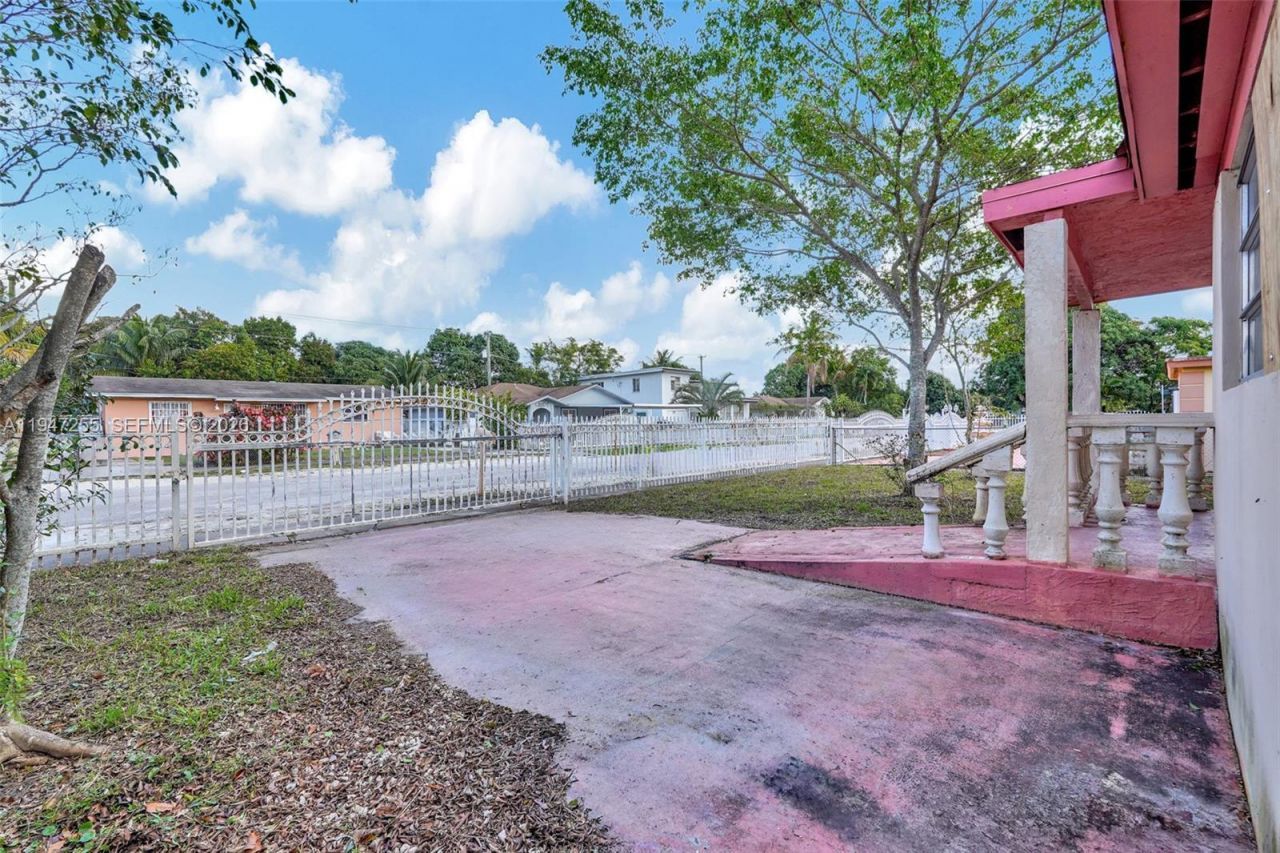 1360 NW 117th St , Miami, FL 33167 Photo