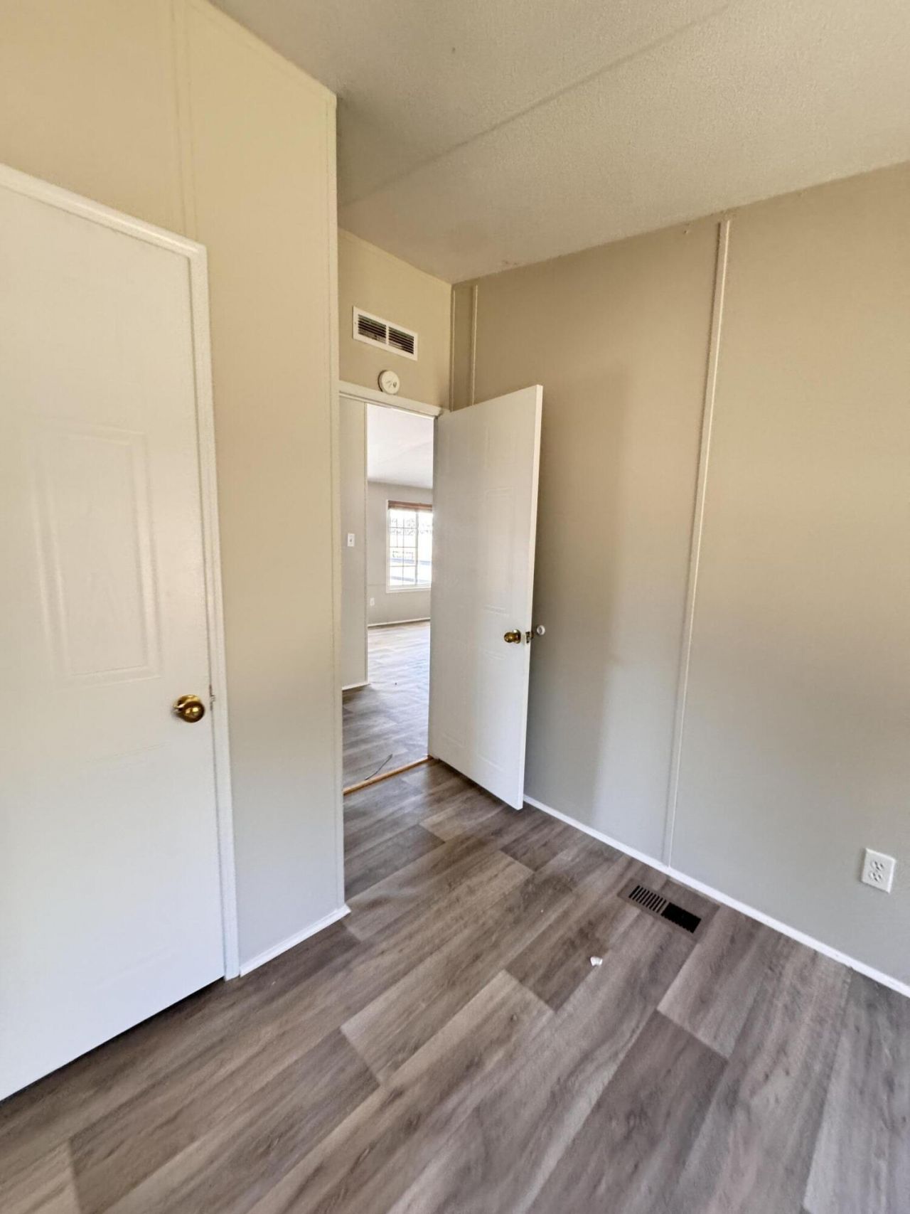 978 Stokes Road Photo 18