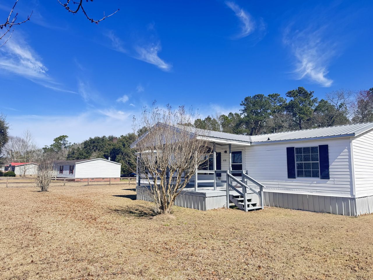 978 Stokes Road Photo 4