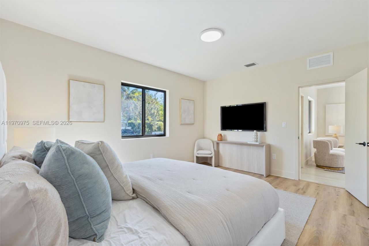 2385 SW 22nd Ter, Miami, FL 33145 Photo