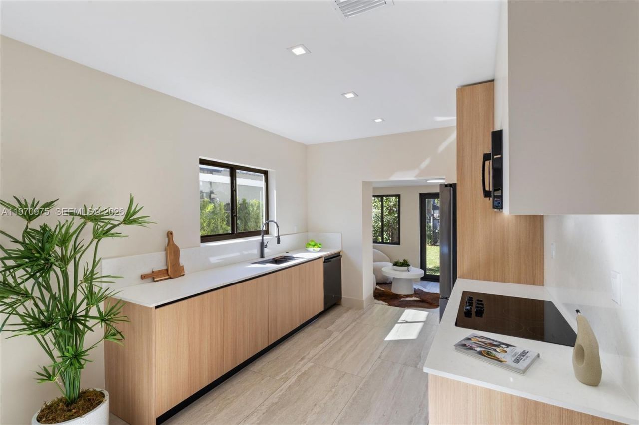 2385 SW 22nd Ter, Miami, FL 33145 Photo