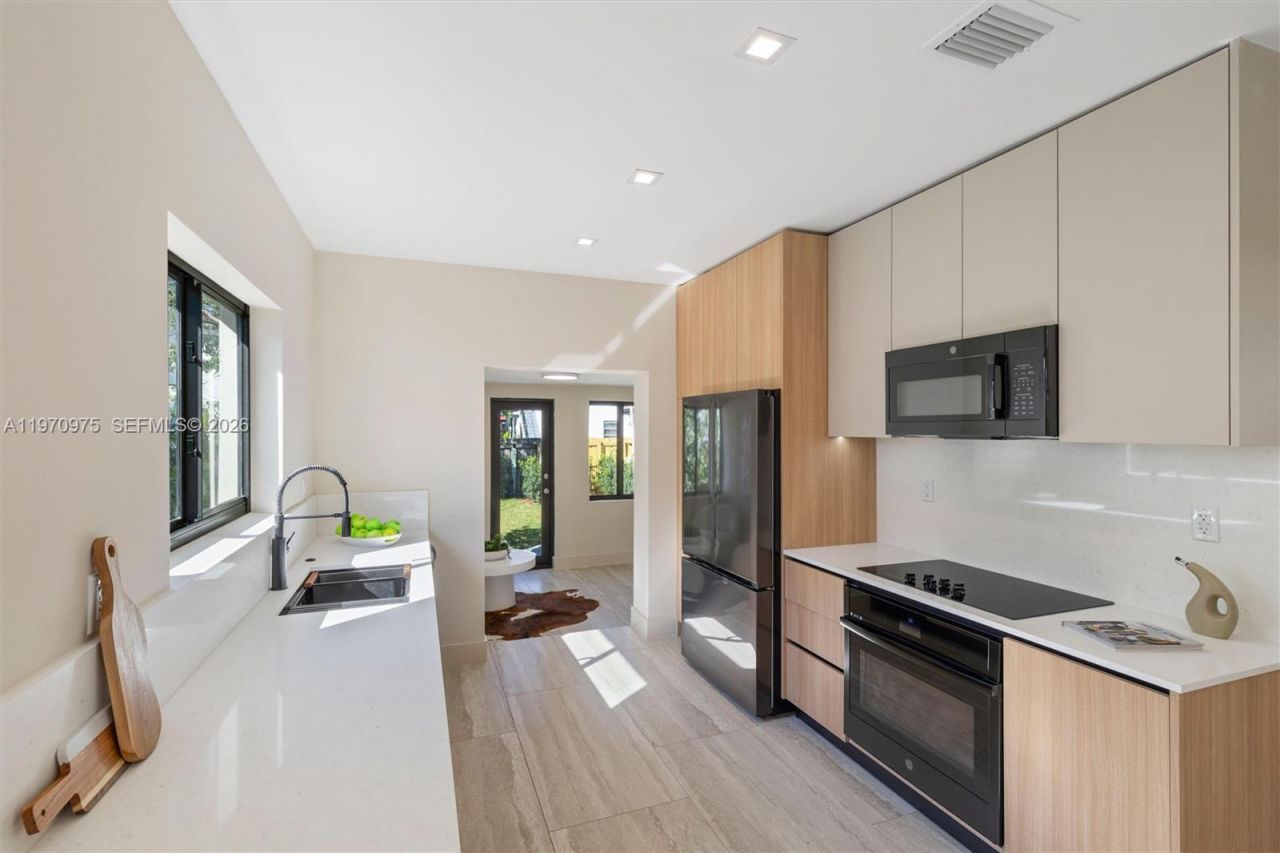 2385 SW 22nd Ter, Miami, FL 33145 Photo