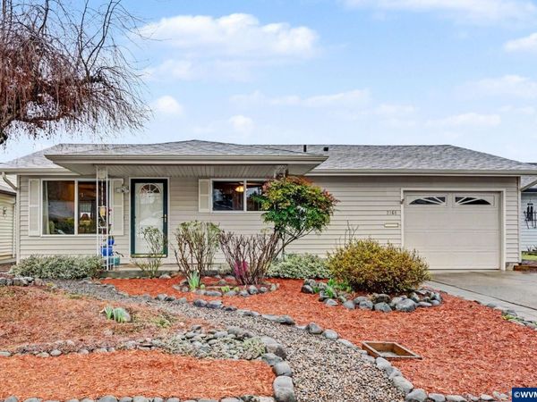 2160 Santiam Dr, Woodburn, OR 97071