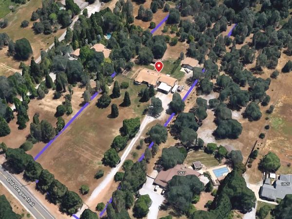 12851 12851 Old Oregon Trail, Redding, CA 96003