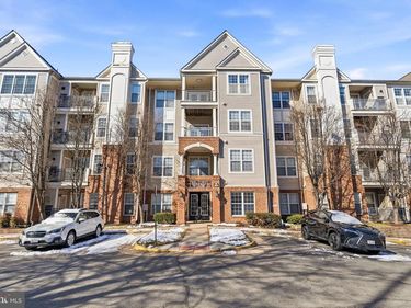 3015 NICOSH CIRCLE , Unit 2201, FALLS CHURCH, VA 22042