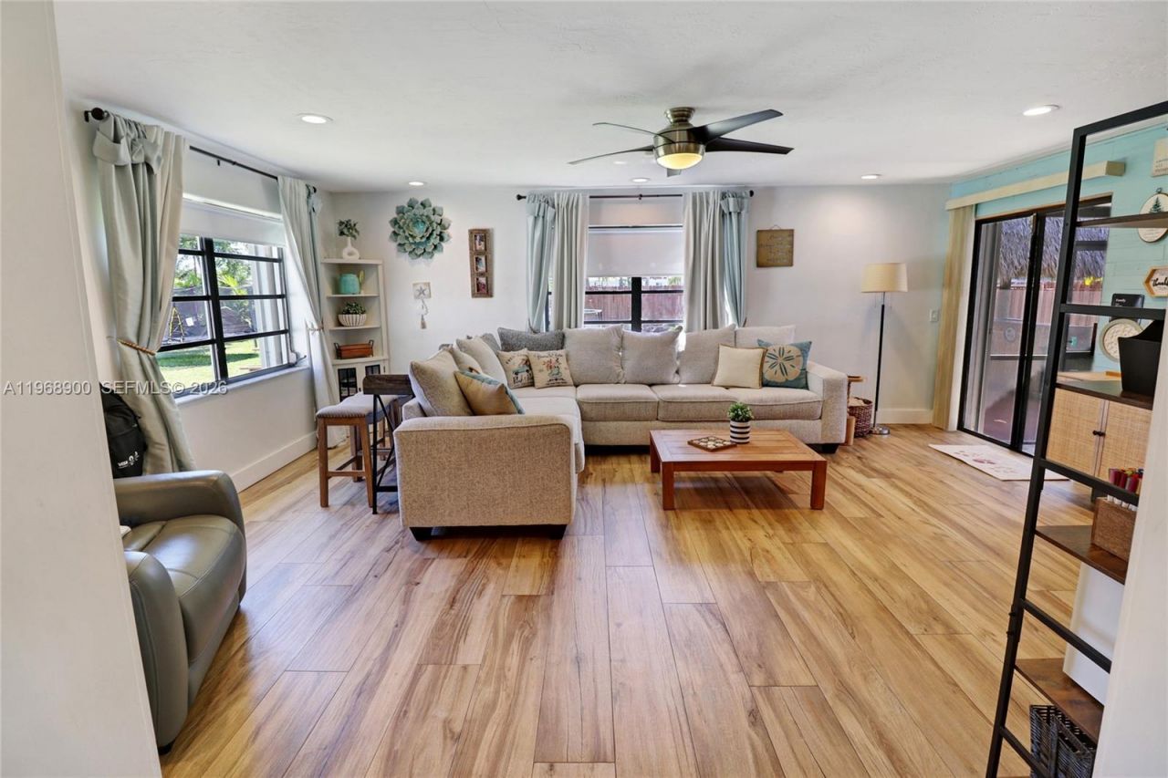 9000 SW 184th Ter, Cutler Bay, FL 33157 Photo