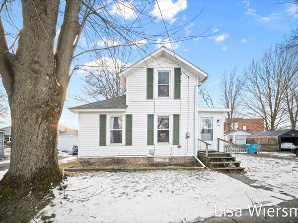 120 Palmer Avenue, Colon, MI 49040