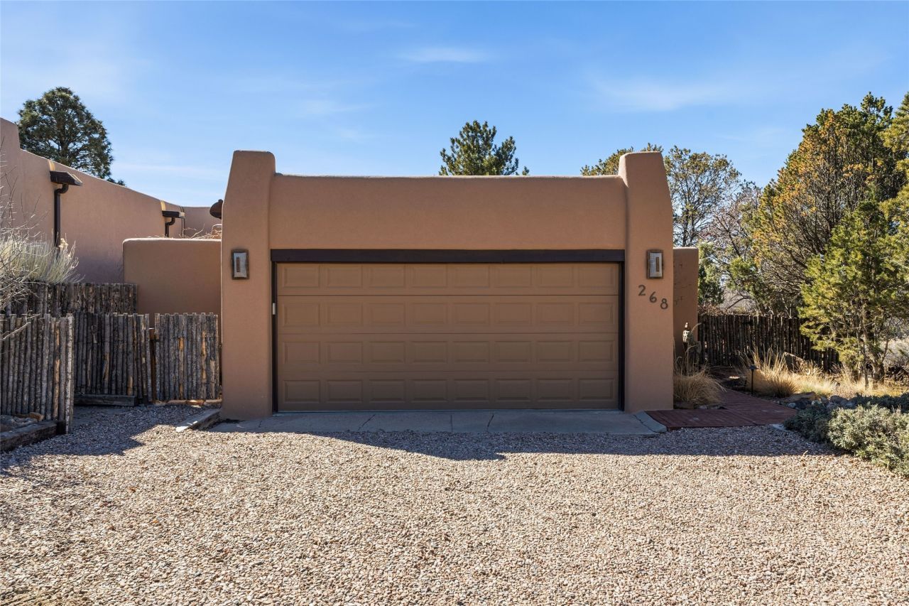 268 Camino De La Sierra, Santa Fe, NM 87501 Main Photo