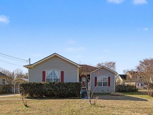 103 Lake Forest Dr, La Vergne, TN 37086