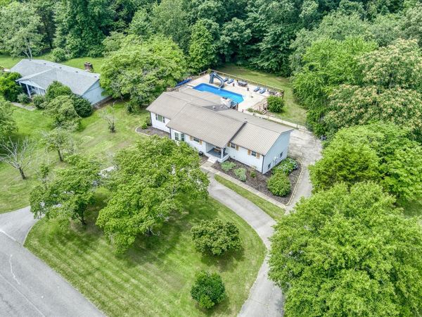 2727 Old Salem Dr, Cookeville, TN 38506