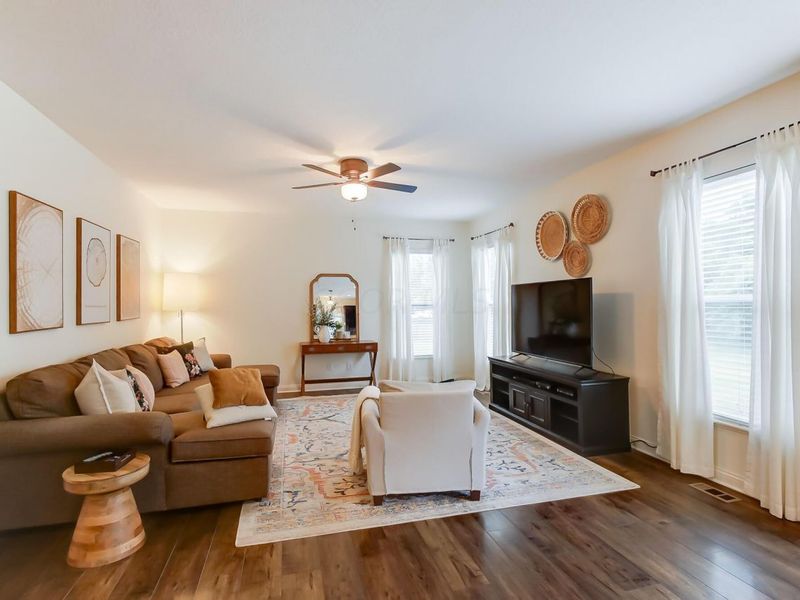 8661 Crooked Maple Drive, Blacklick, OH 43004 Photo 4