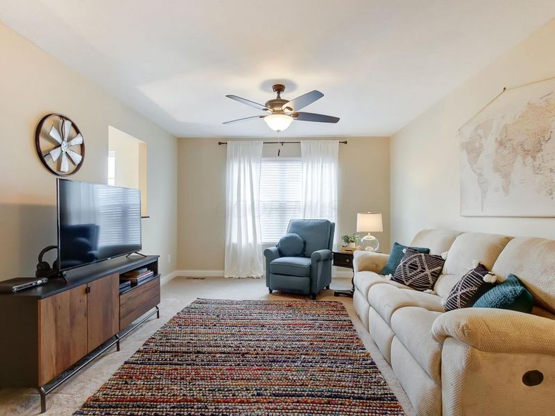 8661 Crooked Maple Drive, Blacklick, OH 43004 Photo 6