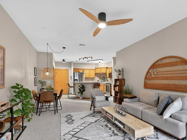 410 NEW AGE Circle, Unit 214, Verona, WI 53593