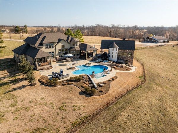 887 1st Avenue , Gentry, AR 72734