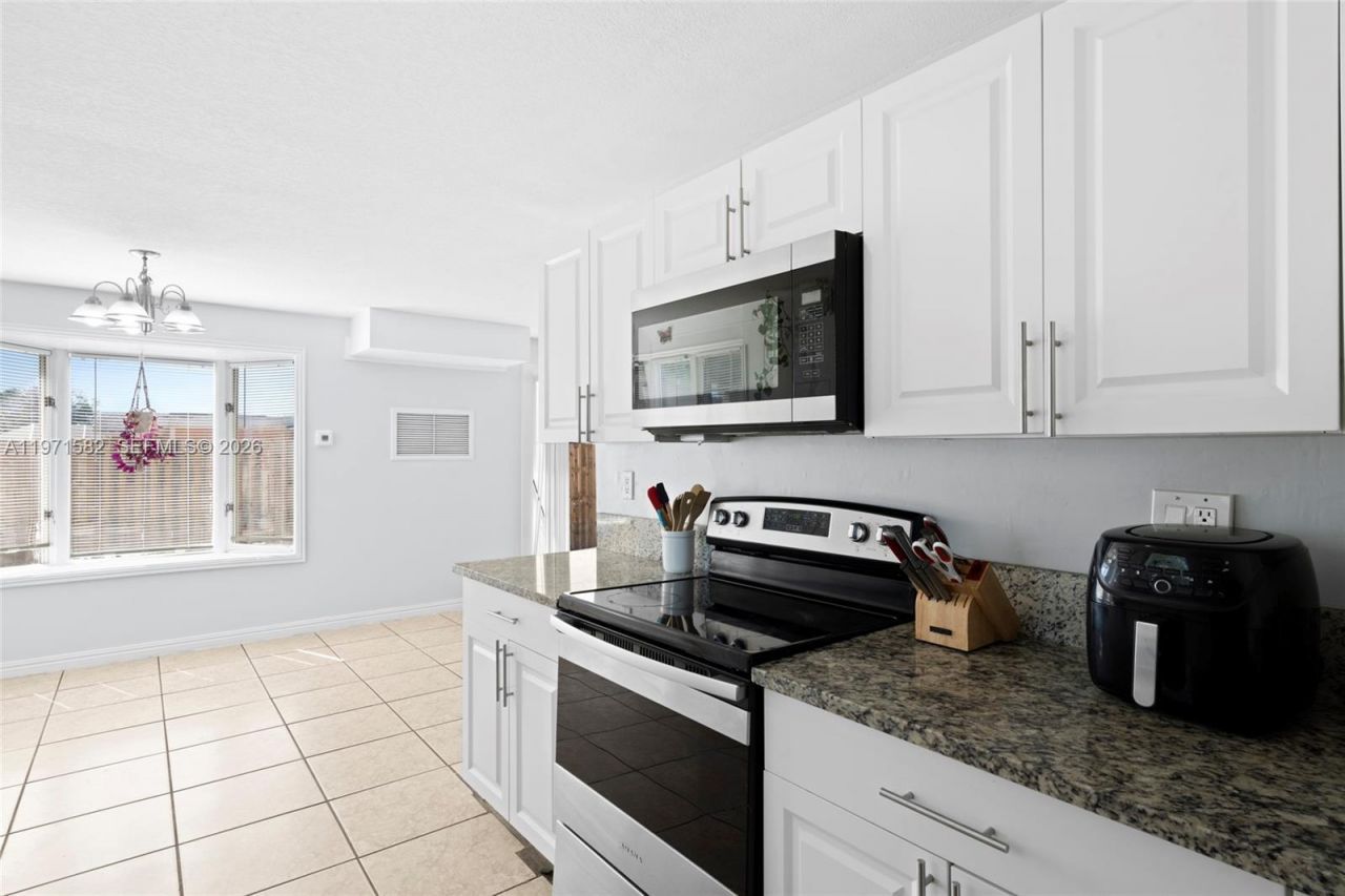 1526 SE Port St Lucie Blvd, Port Saint Lucie, FL 34952 Photo