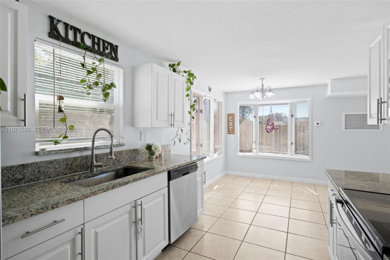 1526 SE Port St Lucie Blvd, Port Saint Lucie, FL 34952 Photo