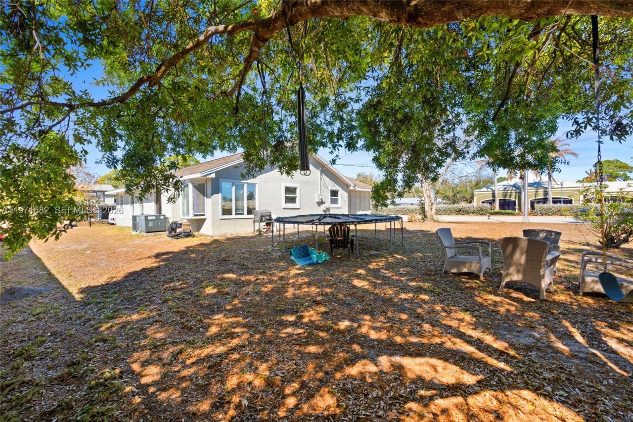 1526 SE Port St Lucie Blvd, Port Saint Lucie, FL 34952 Photo