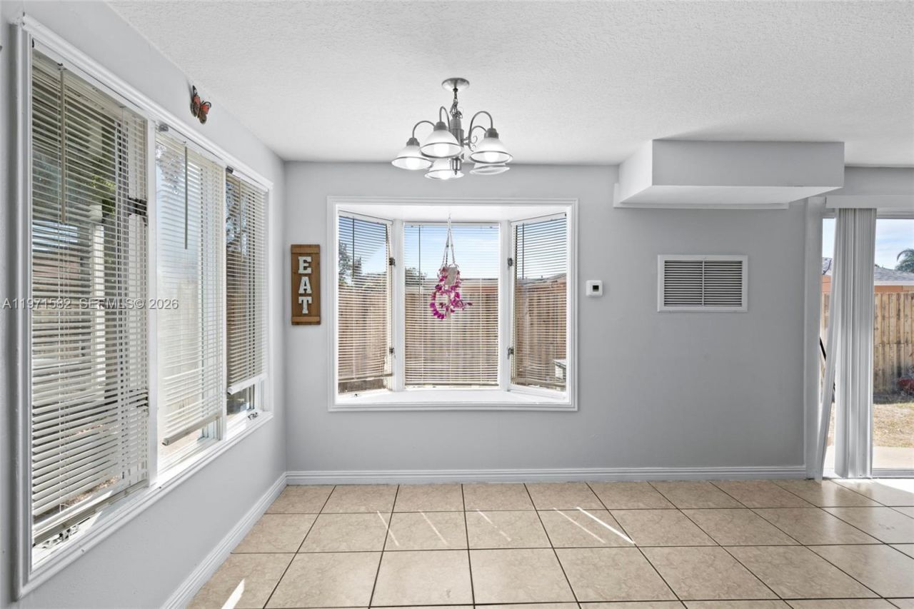 1526 SE Port St Lucie Blvd, Port Saint Lucie, FL 34952 Photo