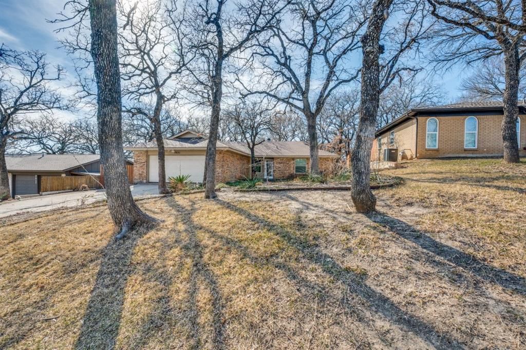 7021 Crabtree Lane, North Richland Hills, TX 76182 Main Photo