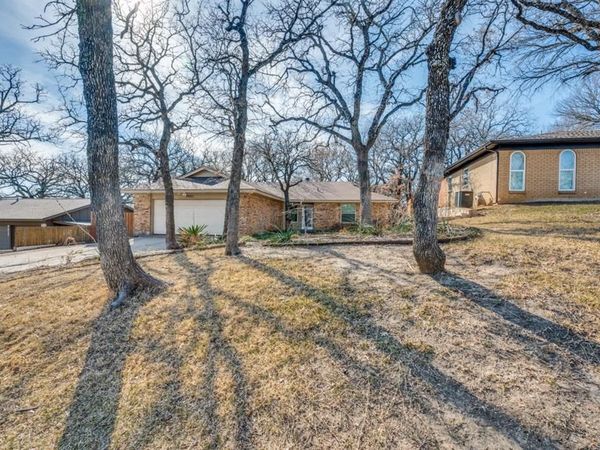 7021 Crabtree Lane, North Richland Hills, TX 76182