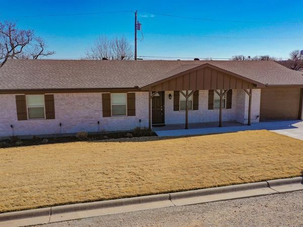 128 Oak Creek Street , Jacksboro, TX 76458