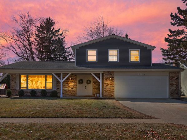 1125 Garfield Avenue, Libertyville, IL 60048