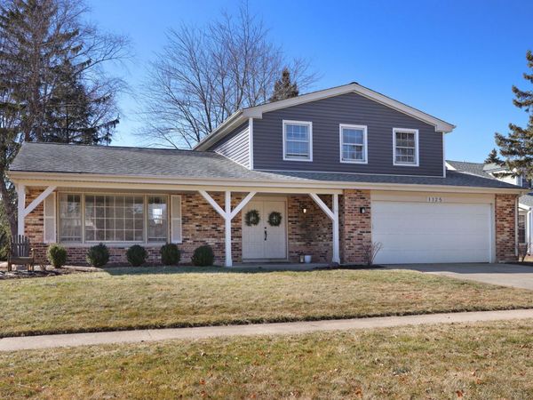1125 Garfield Avenue, Libertyville, IL 60048