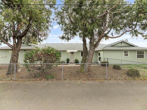 331 N 8th Street, Central Point, OR 97502