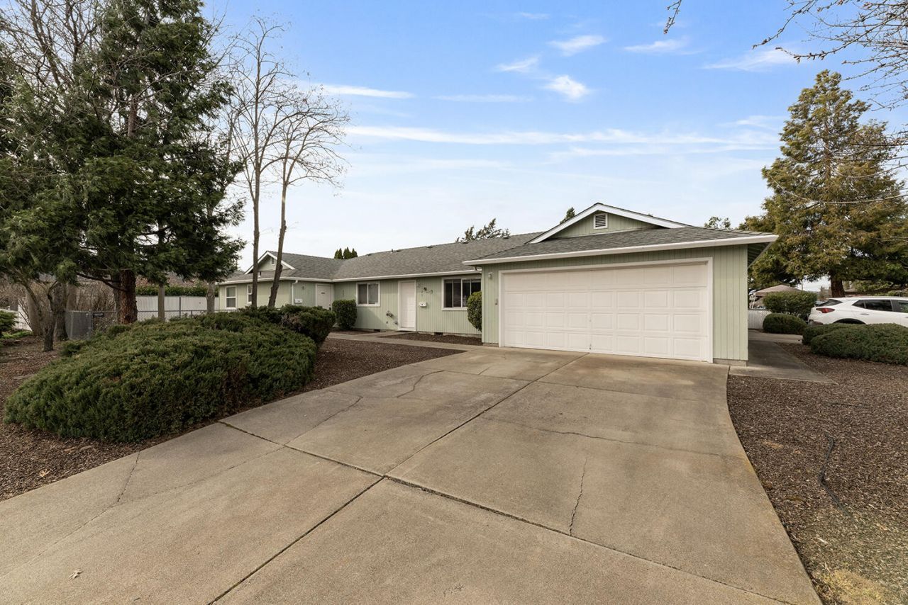 731 Maple Street, Central Point, OR 97502 Main Photo