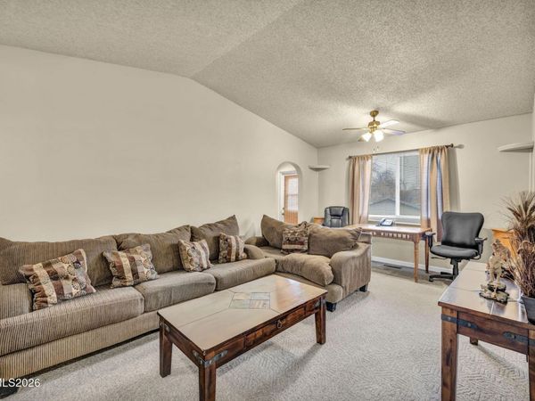 8825 Artesian Way, Reno, NV 89506