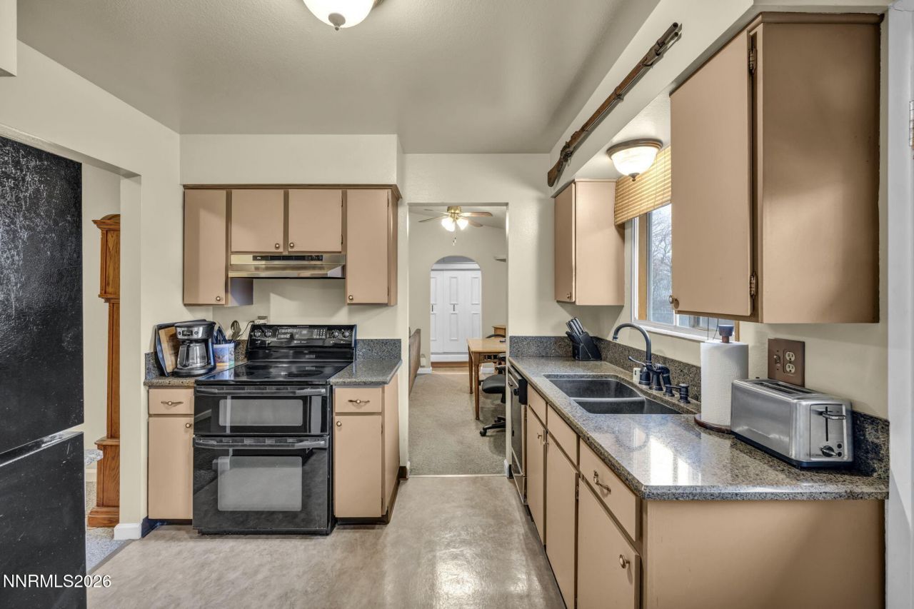 8825 Artesian Way, Reno, NV 89506 Photo