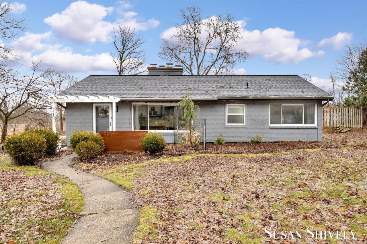 1330 Woodland Avenue Nw, Grand Rapids, MI 49504 Main Photo