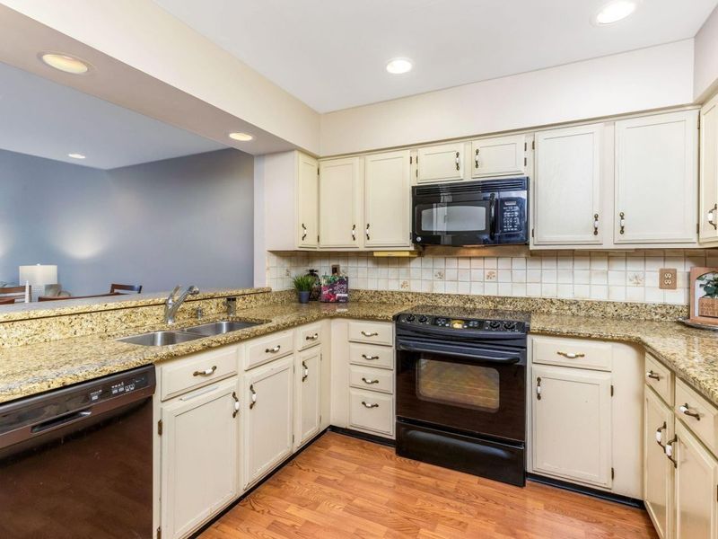 2158 Sandston Road, Columbus, OH 43220 Photo 11