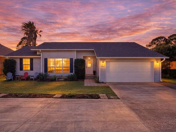 1647 Kalakaua Court, Gulf Breeze, FL 32561