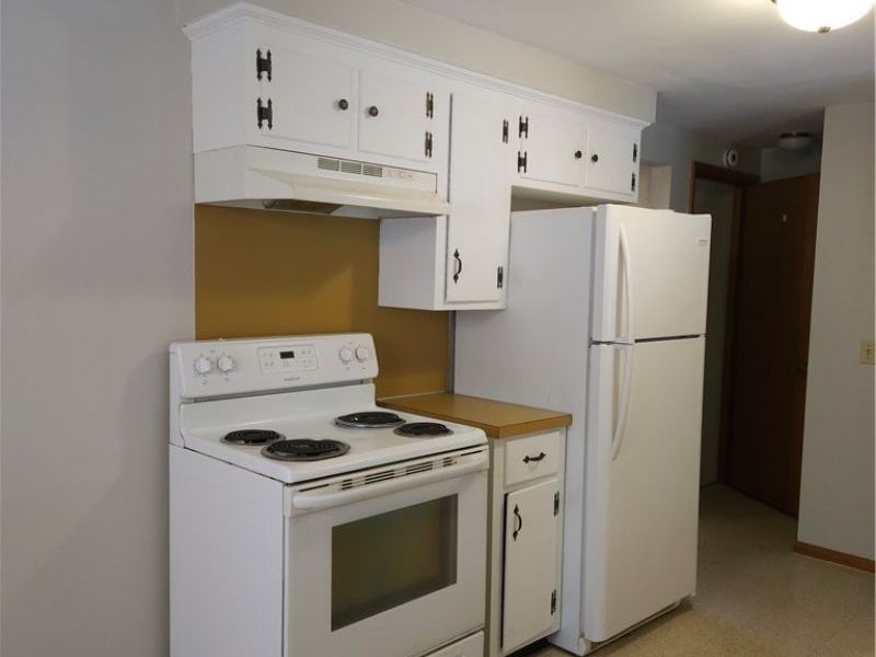 525 S Marion Avenue, Louisville, OH 44641 Photo 4