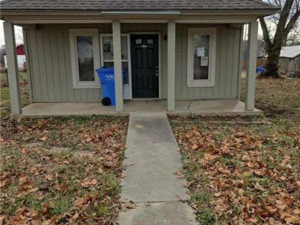 316 E 5th Street, Tonganoxie, KS 66086