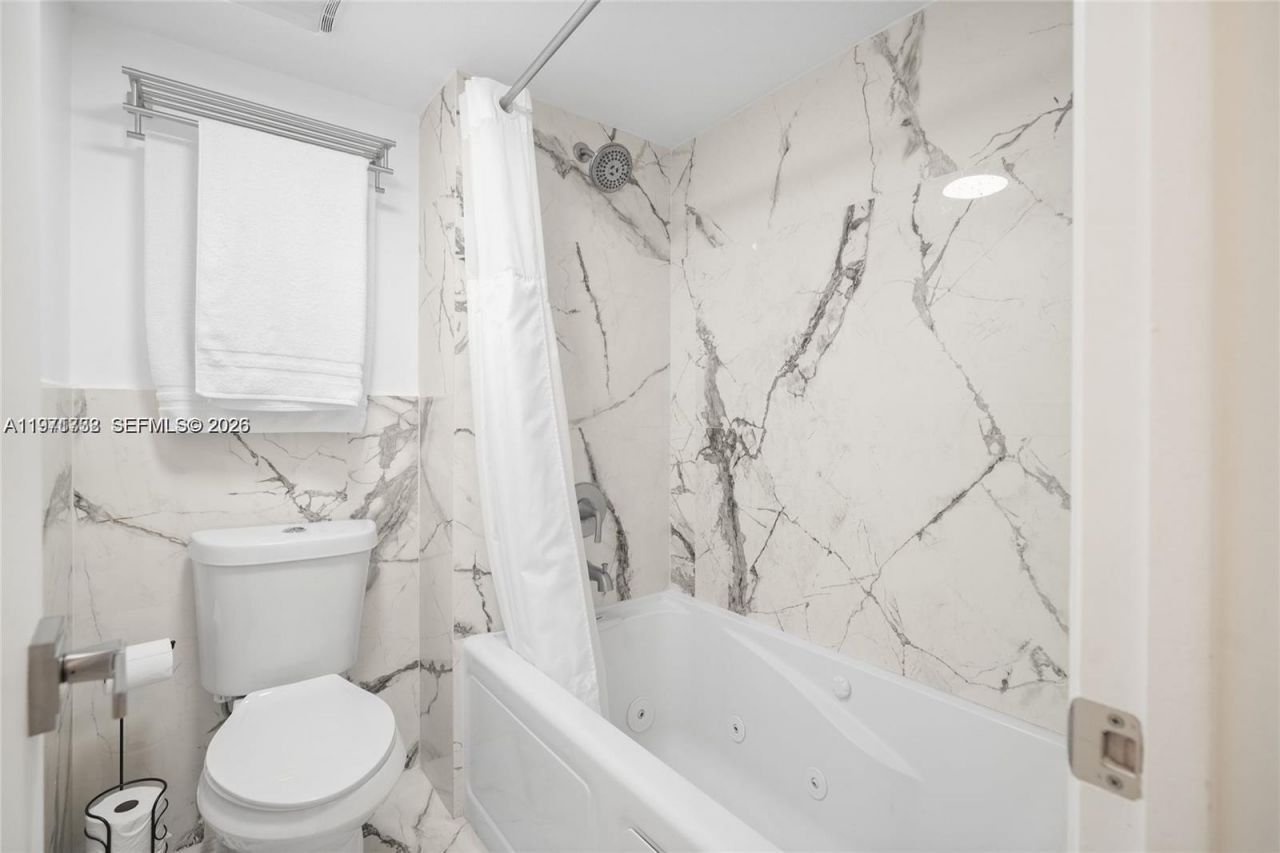 380 Racquet Club Rd , Unit 204, Weston, FL 33326 Photo