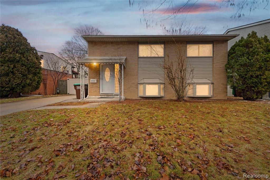 31733 E Ditner Drive, Rockwood, MI 48173 Main Photo