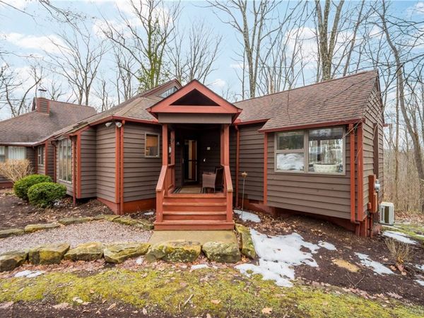 618 The Maples, Farmington, PA 15437