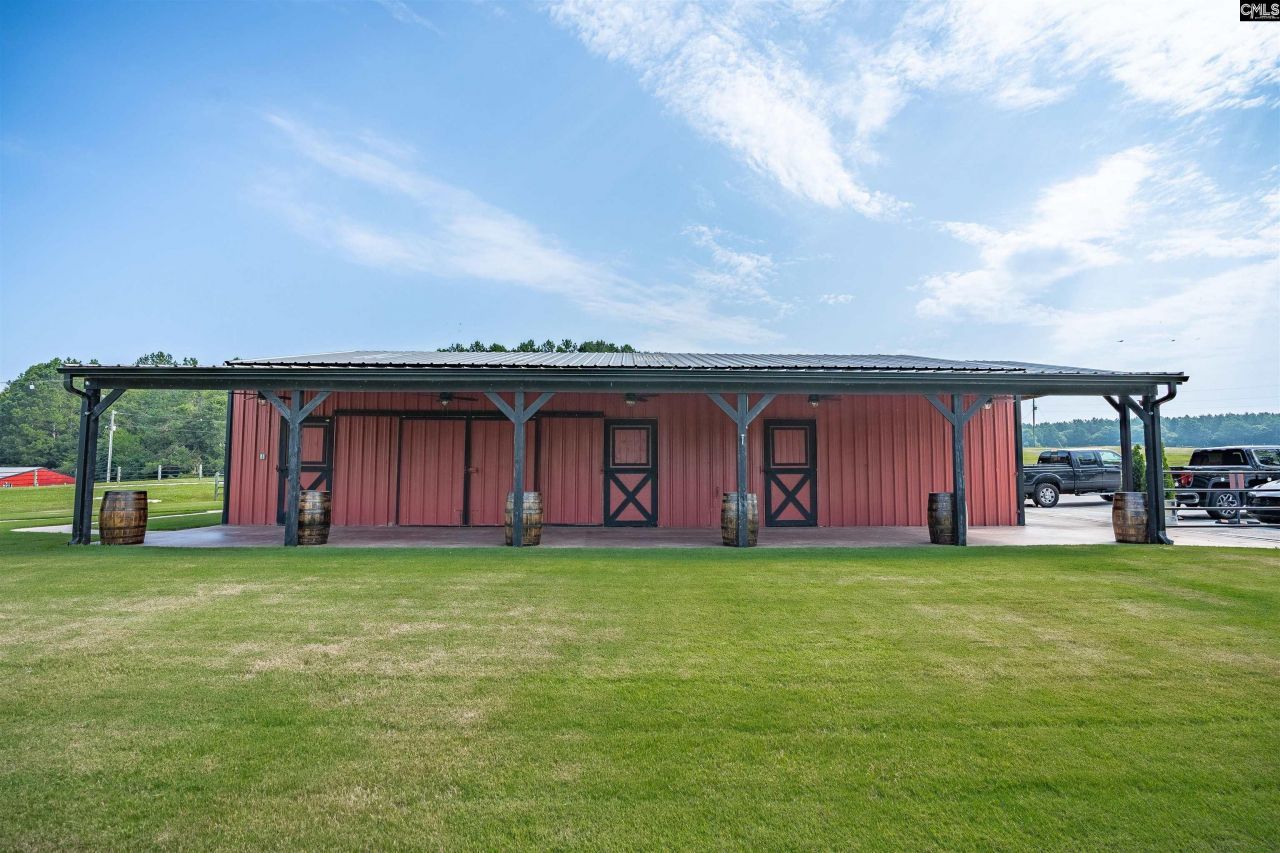 637 Belfast Road Photo 11