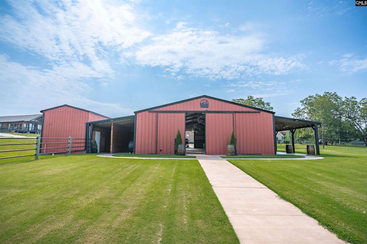 637 Belfast Road Photo 12