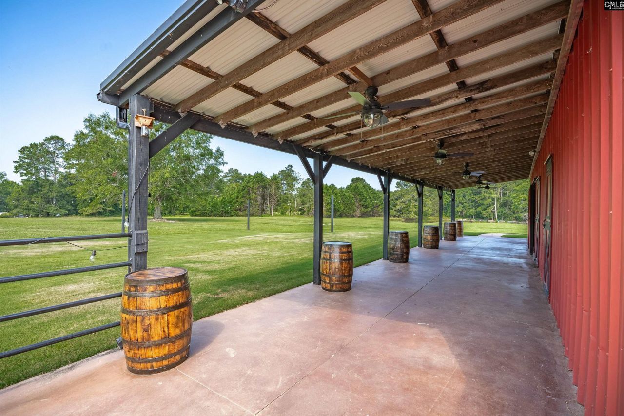 637 Belfast Road Photo 13