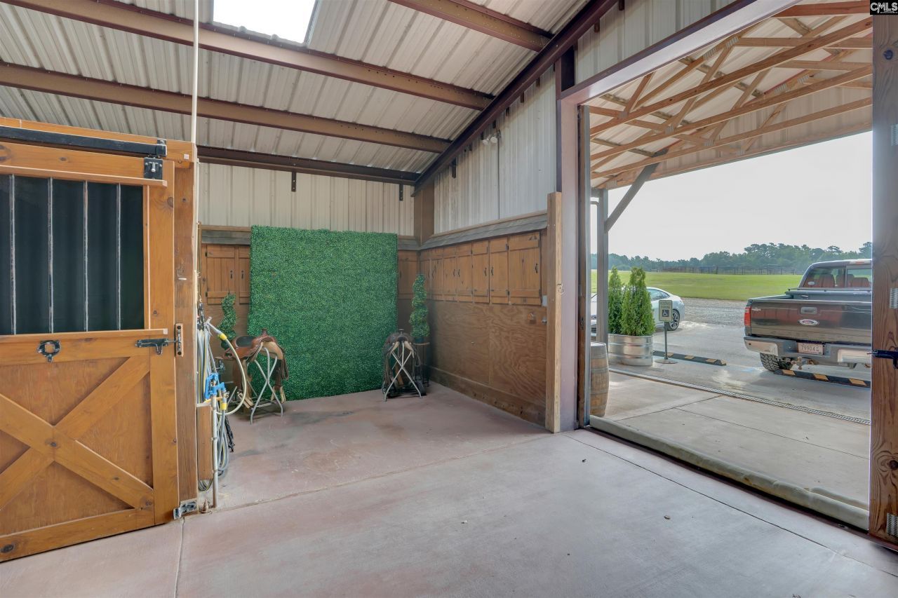 637 Belfast Road Photo 15