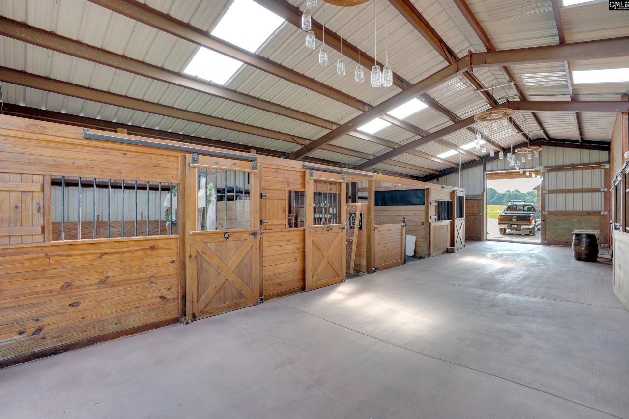 637 Belfast Road Photo 16