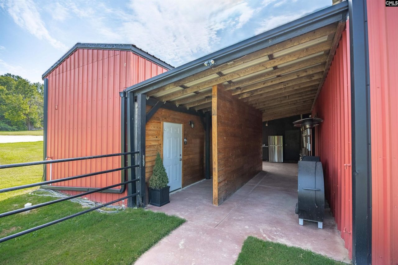 637 Belfast Road Photo 17