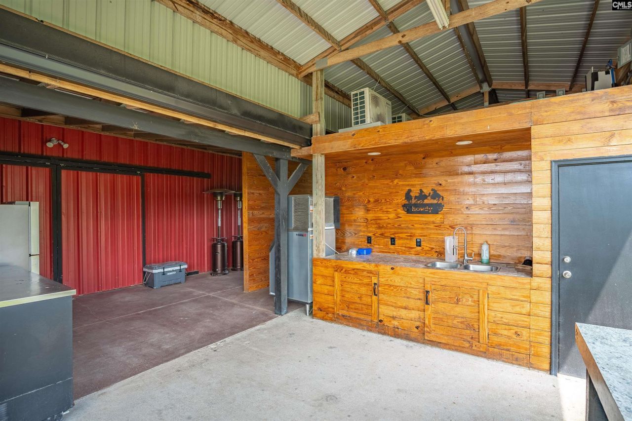 637 Belfast Road Photo 18